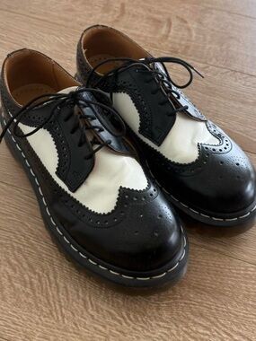 Black & White Wingtip Oxford Shoes for Men